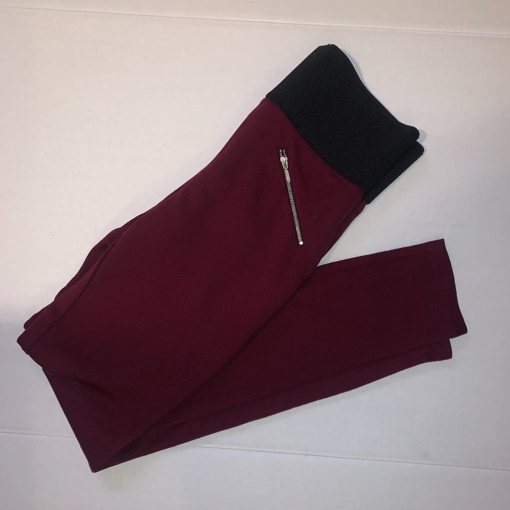 NWT.  FOREVER21 WIDE BAND LEGGINGS - WOMEN'S MEDIUM - BURGUNDY